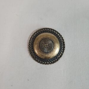 Belt buckle round by motion east in antique brass color